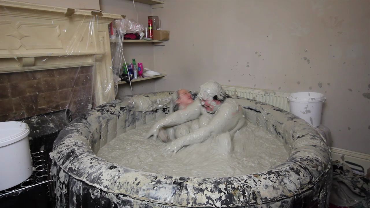mud-wrestling-with-candy_main.jpg